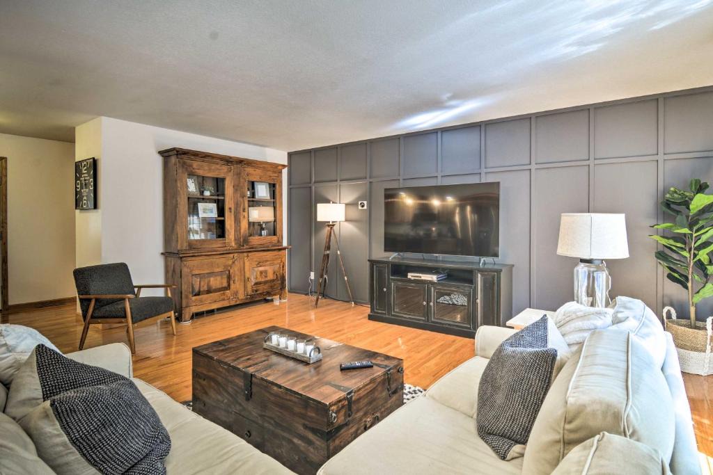 Higgins Lake House | Upscale Family Cottage < 1 Mi to Higgins Lake