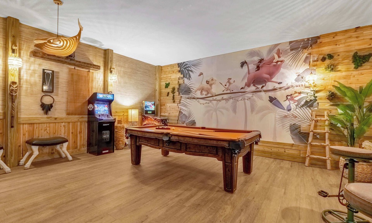 Four Corners House | Upstay Disney 5BR Movie Mansion—Windsor Cay Resort