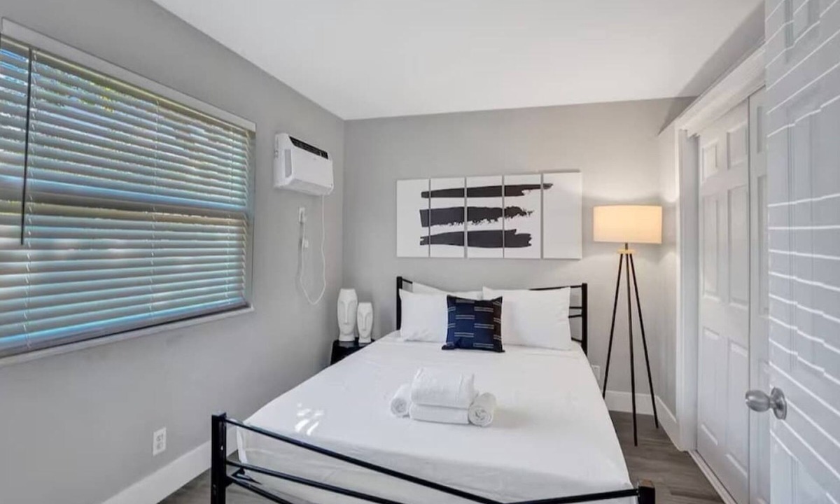 Poinciana Park Apartment | Urban Escape 1BR Retreat Near Las Olas
