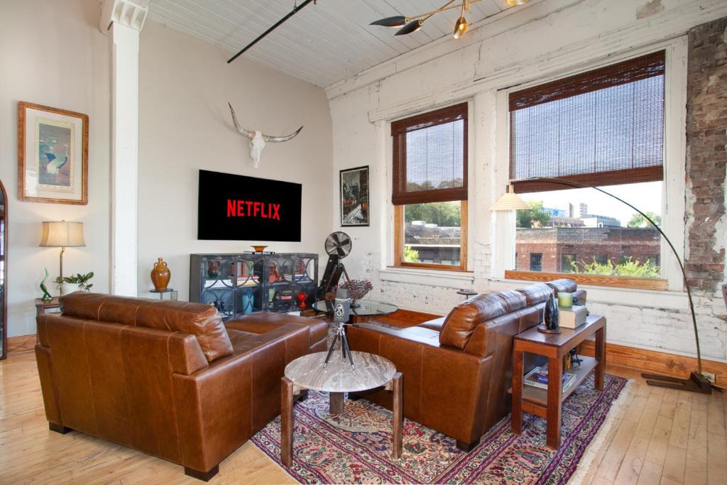 Old City Apartment | Urban Haven Loft Near Market Square