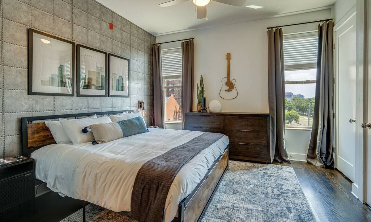 West End Apartment | Urban King Loft - Cali King - 8 Min to Broadway!