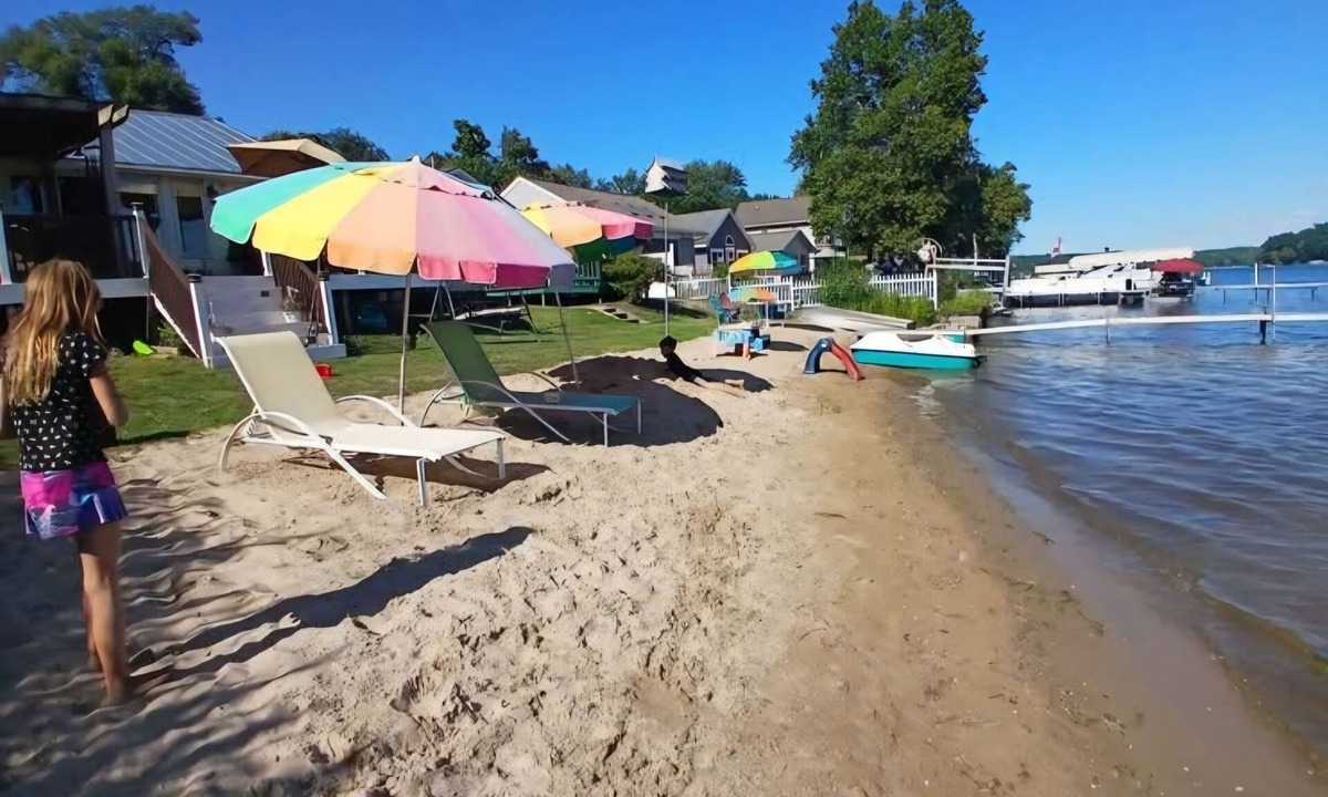 Three Rivers Cottage | Very Clean Lakefront Home with Sandy Beach and Clear water.