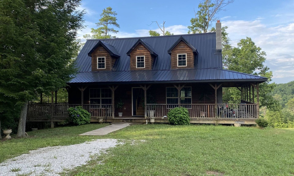 Saint Helens House | Very peaceful 3 bedroom, 2 1/2 baths cabin within minutes of RRGorge and NB.
