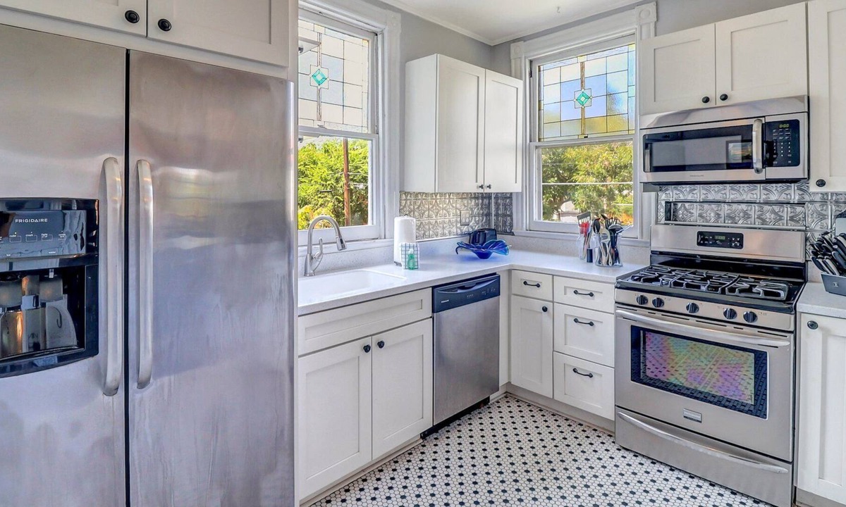 Dixon Park Apartment | Victorian District Retreat near Forsyth Park w/ Courtyard by Lucky Savannah