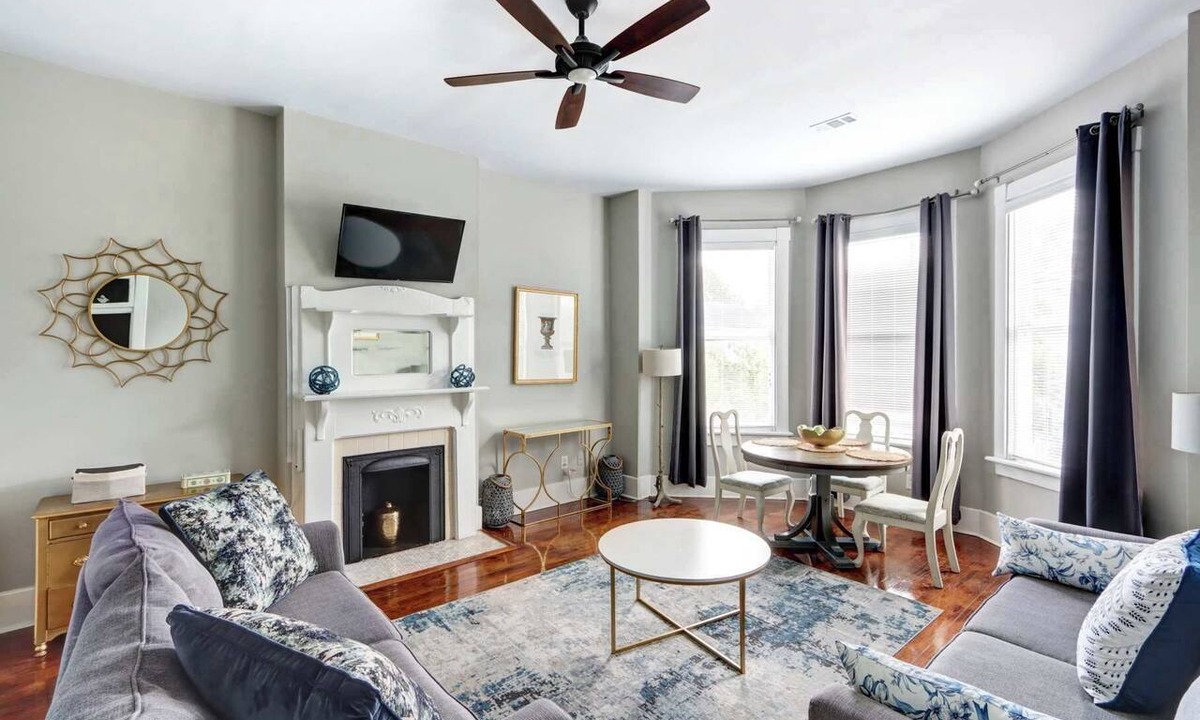 Dixon Park Apartment | Victorian Upstairs Retreat | Near Forsyth Park