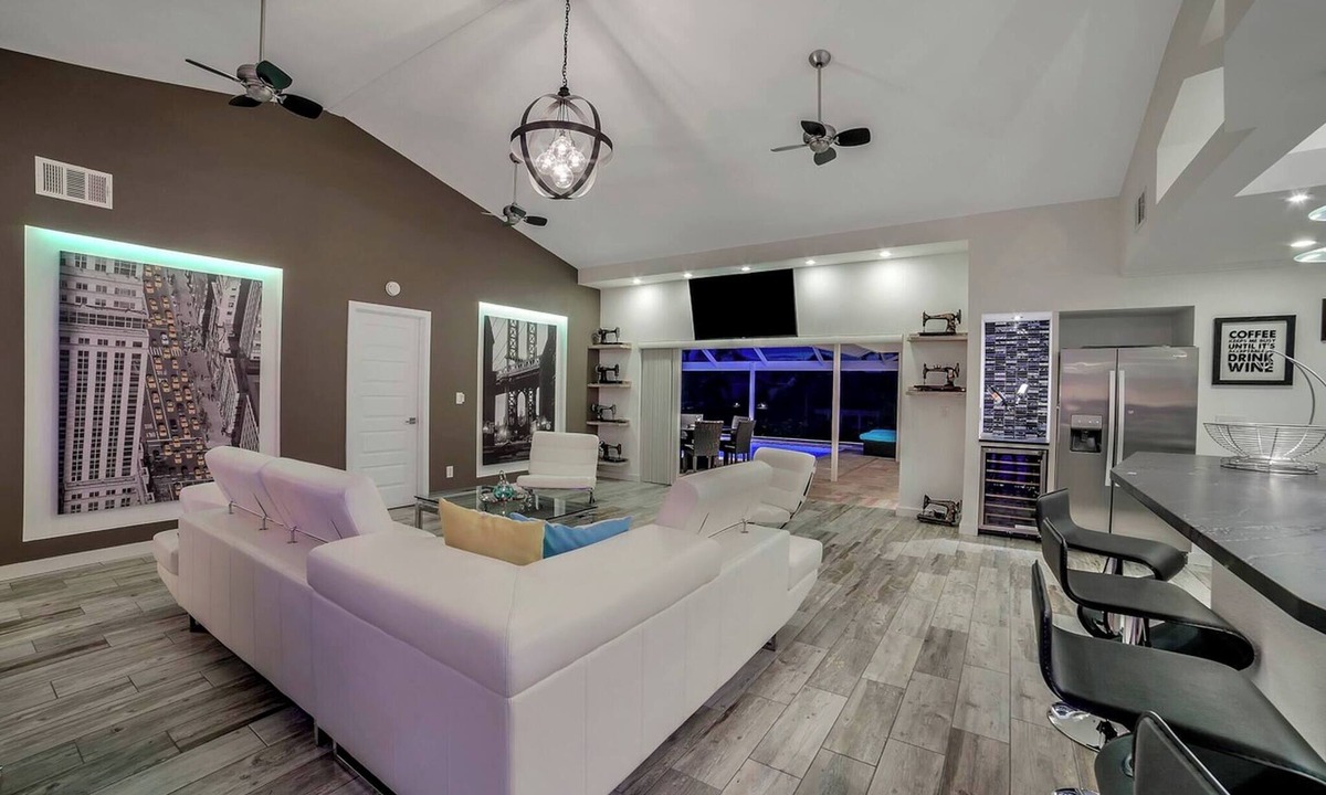 Pelican House | Villa Camelot