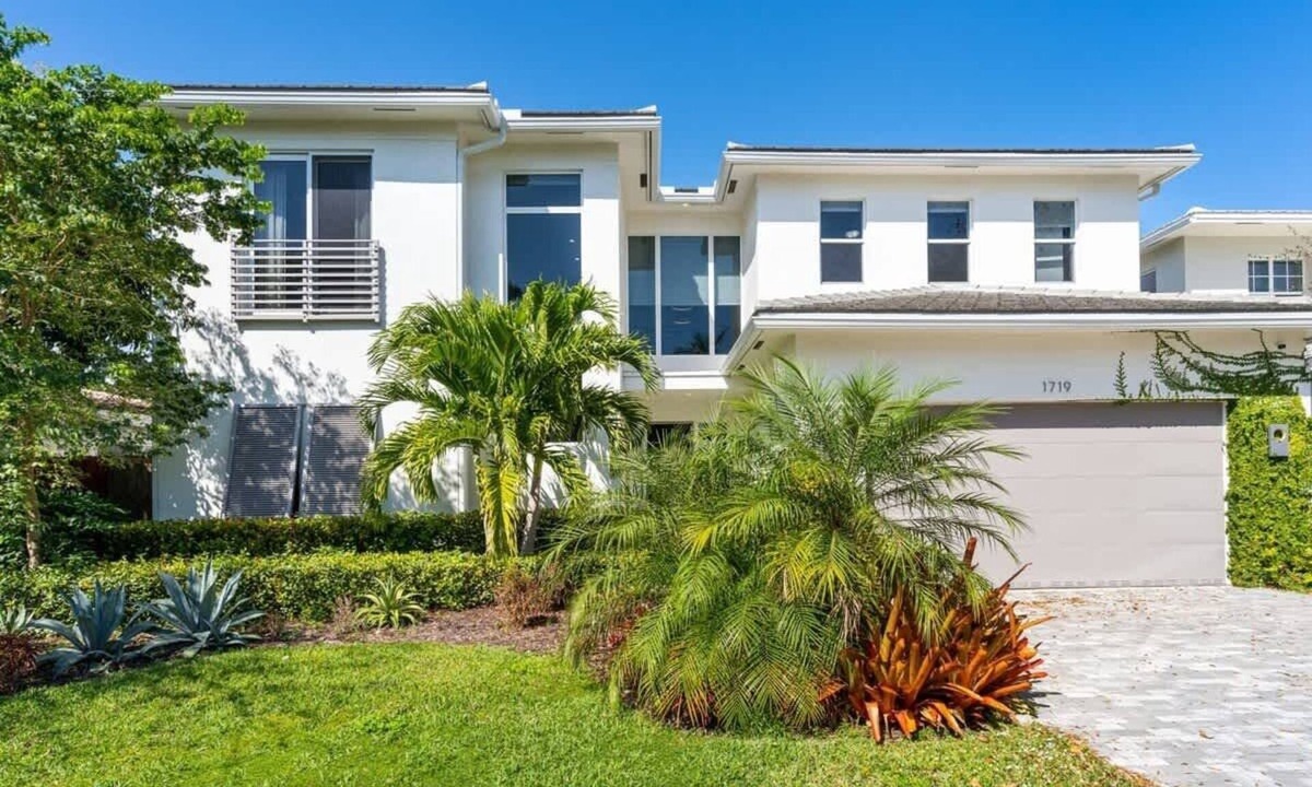Poinsettia Heights Villa | Villa Magnolia- 2 story w/heated pool, by VIAC