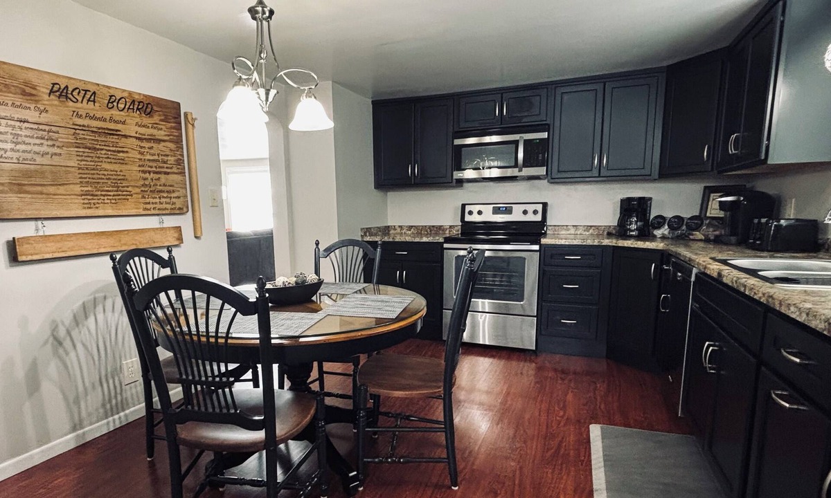 Iron Mountain House | Villa Mia of Iron Mountain. A Cozy Home in the Historic North Side.