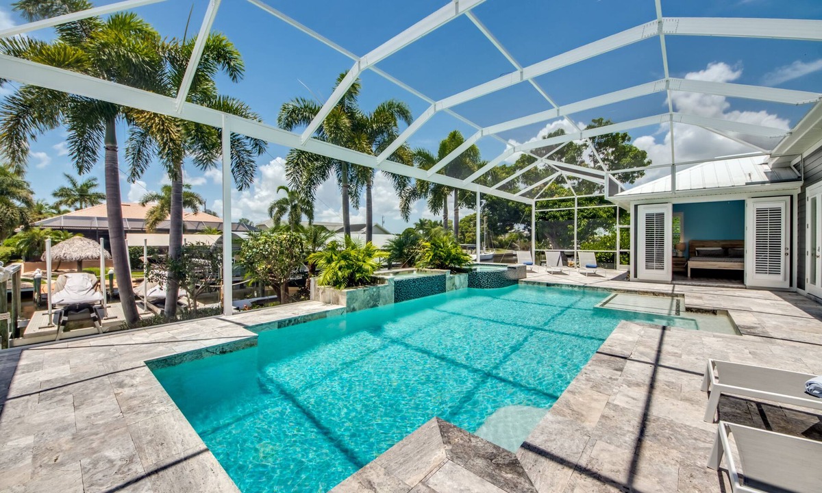 Caloosahatchee Villa | Villa Perfect Life - perfect boating location, heated pool, airhockey