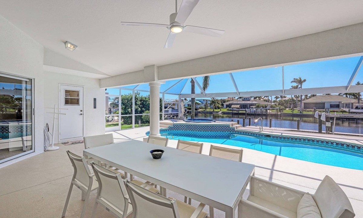 Pelican House | Villa Sandsation