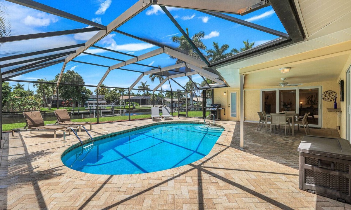 Yacht Club House | Villa Willshire