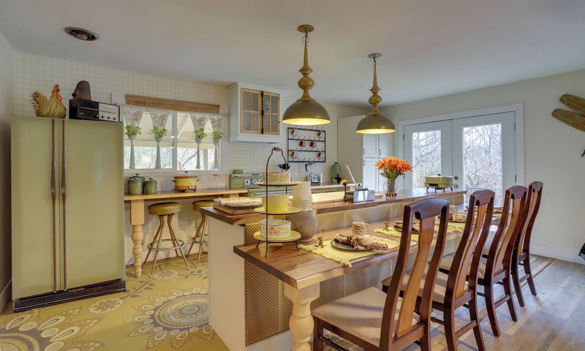Coloma House | Vintage Coloma Home w/Deck: Shop, Swim & Dine!
