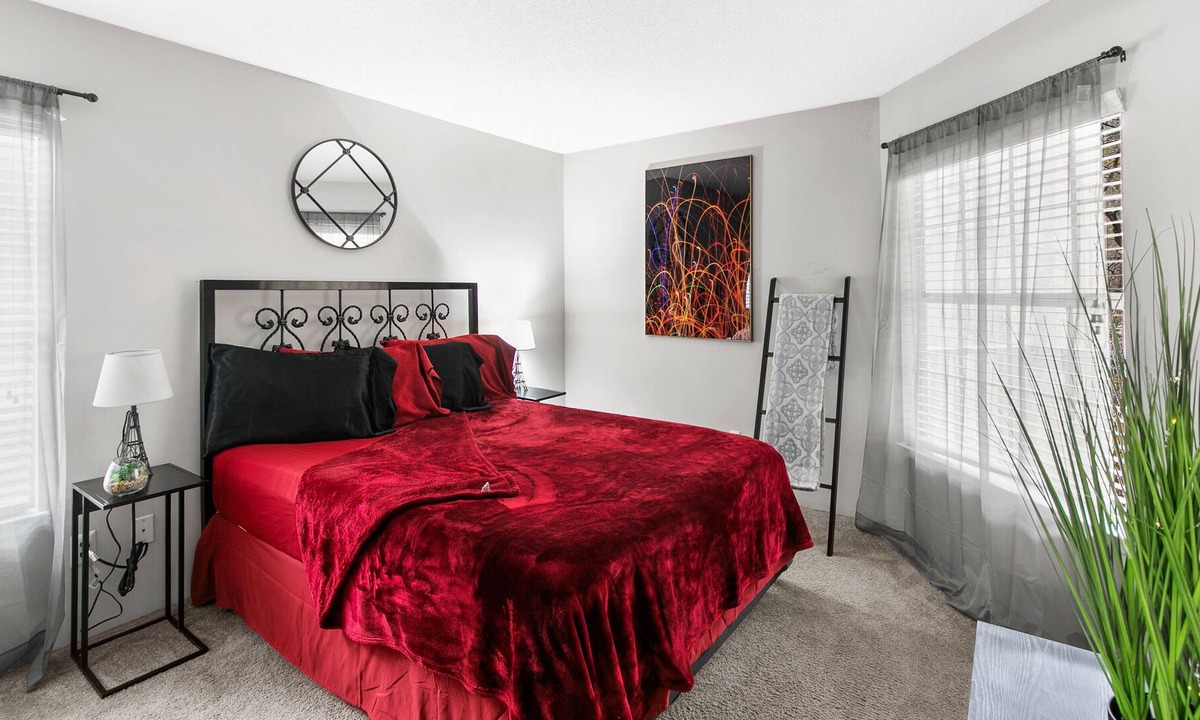 Crestline Heights Apartment | Vivacious cozy home away from home✨