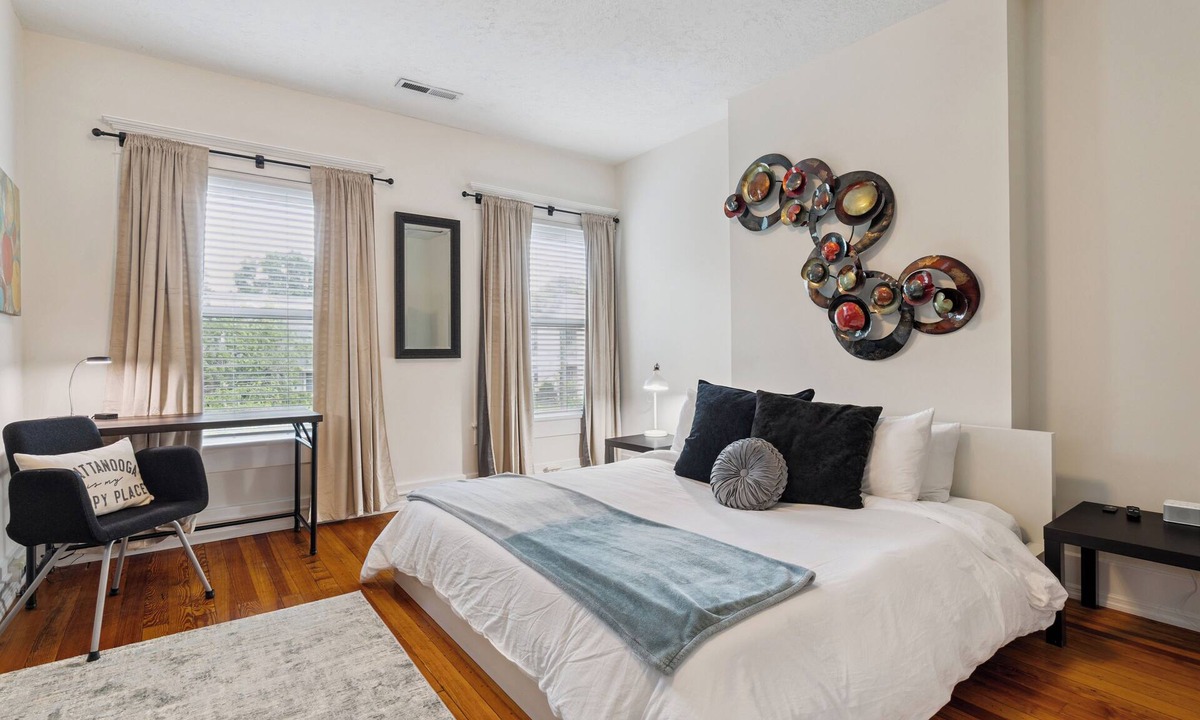 Downtown Chattanooga House | Walk & Chill - Southside, Sips, Choo Choo