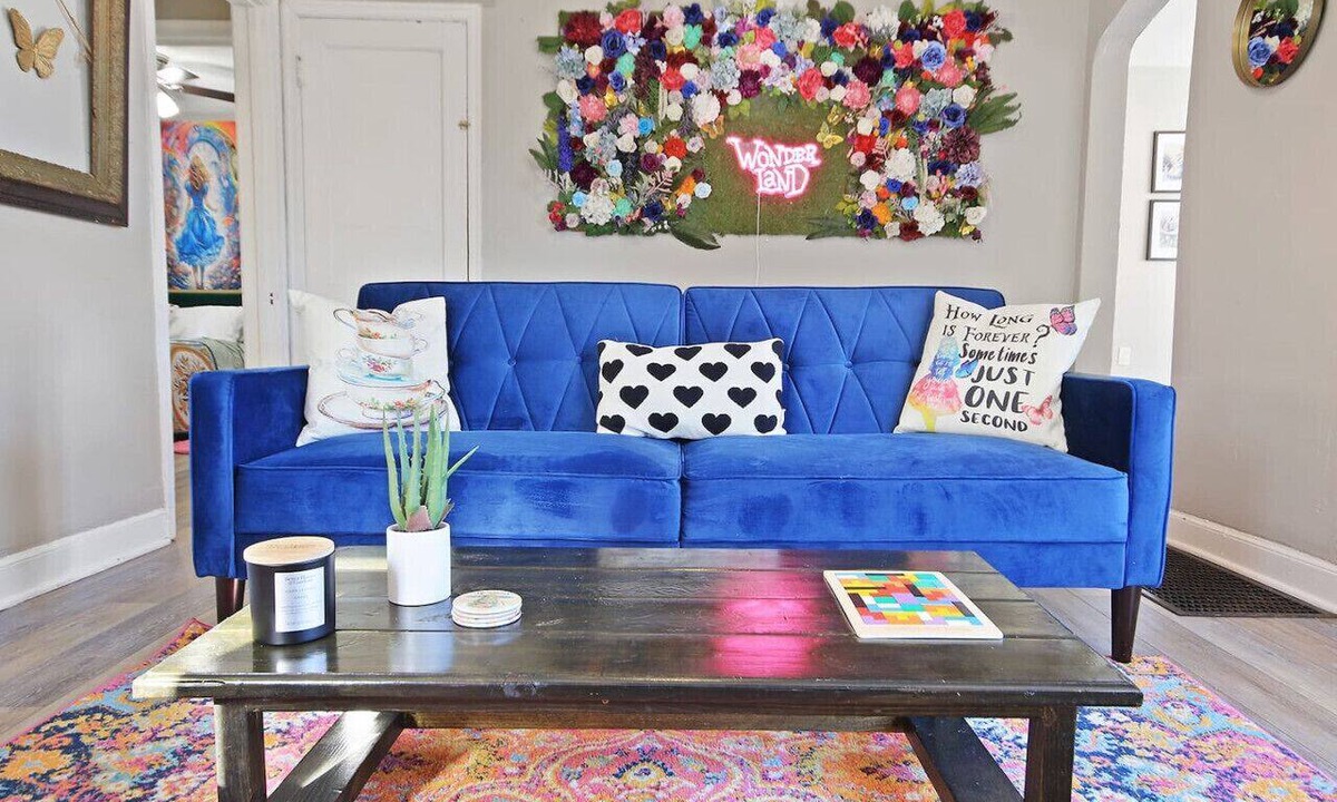 Columbia Apartment | Walk Downtown From Wonderland!