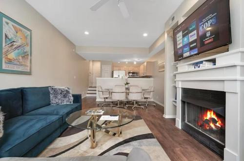 Highlands House | Walk to All-2King Beds-3BA-Washer-Dryer-Highlands