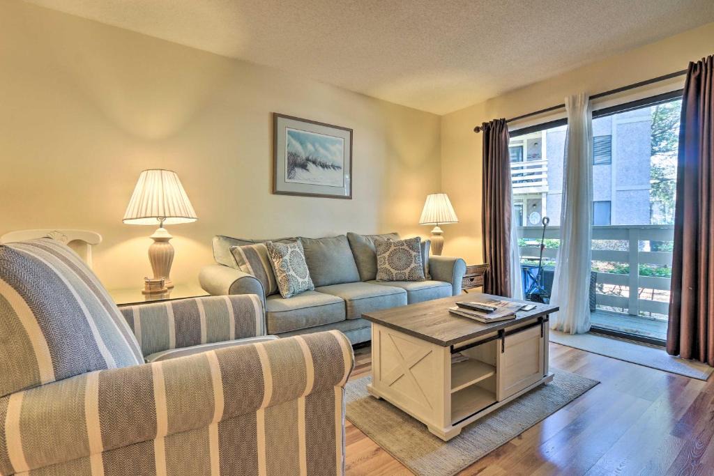 Folly Field House | Walk to Beach: Resort-Style Hilton Head Condo!