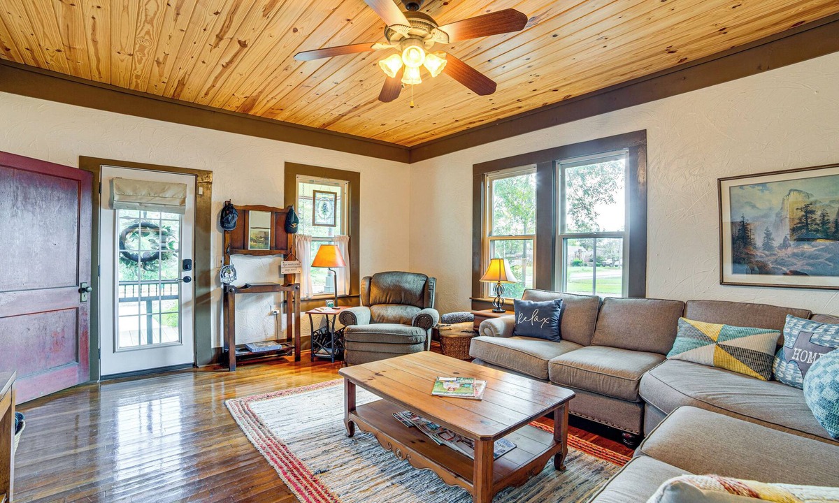 Winnsboro House | Walk to Downtown: The Porch Swing Cottage