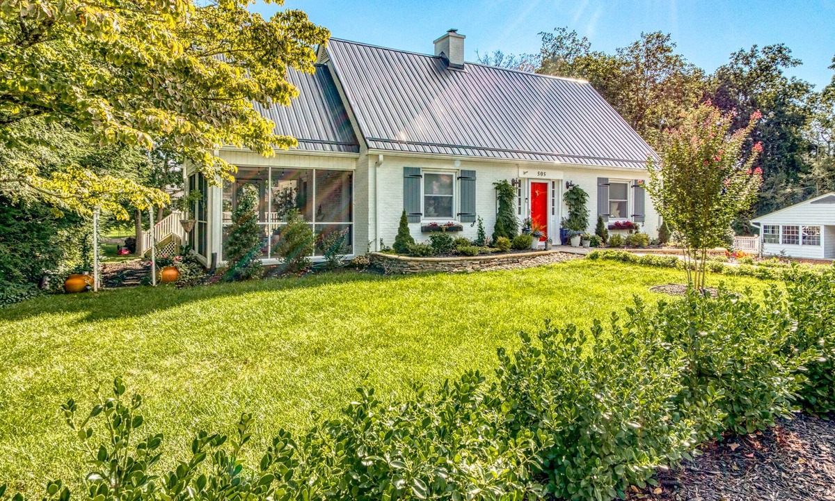 Miller Southside House | Walk to Lane/Cassell/Downtown