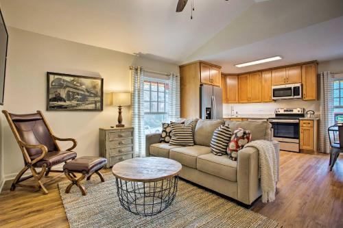 Saluda Apartment | Walk to Main Street Eats: Remodeled Saluda Apt