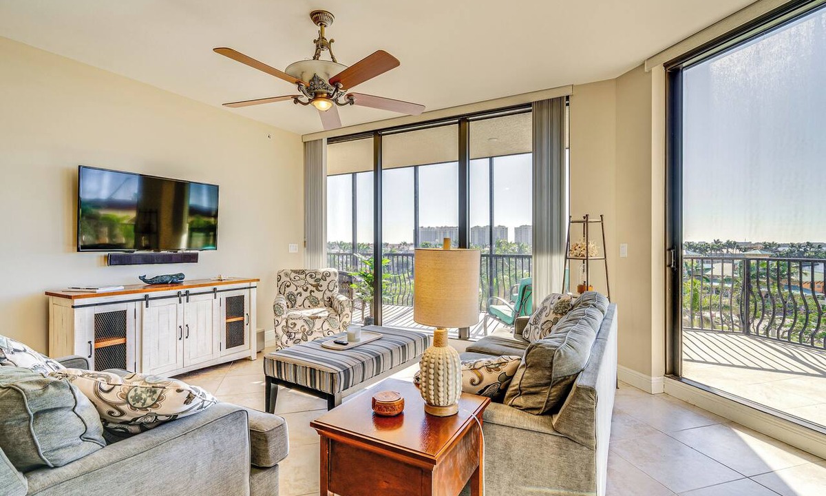 Cape Harbour Condo | Walk to Marina + Restaurants: Cape Coral Escape!