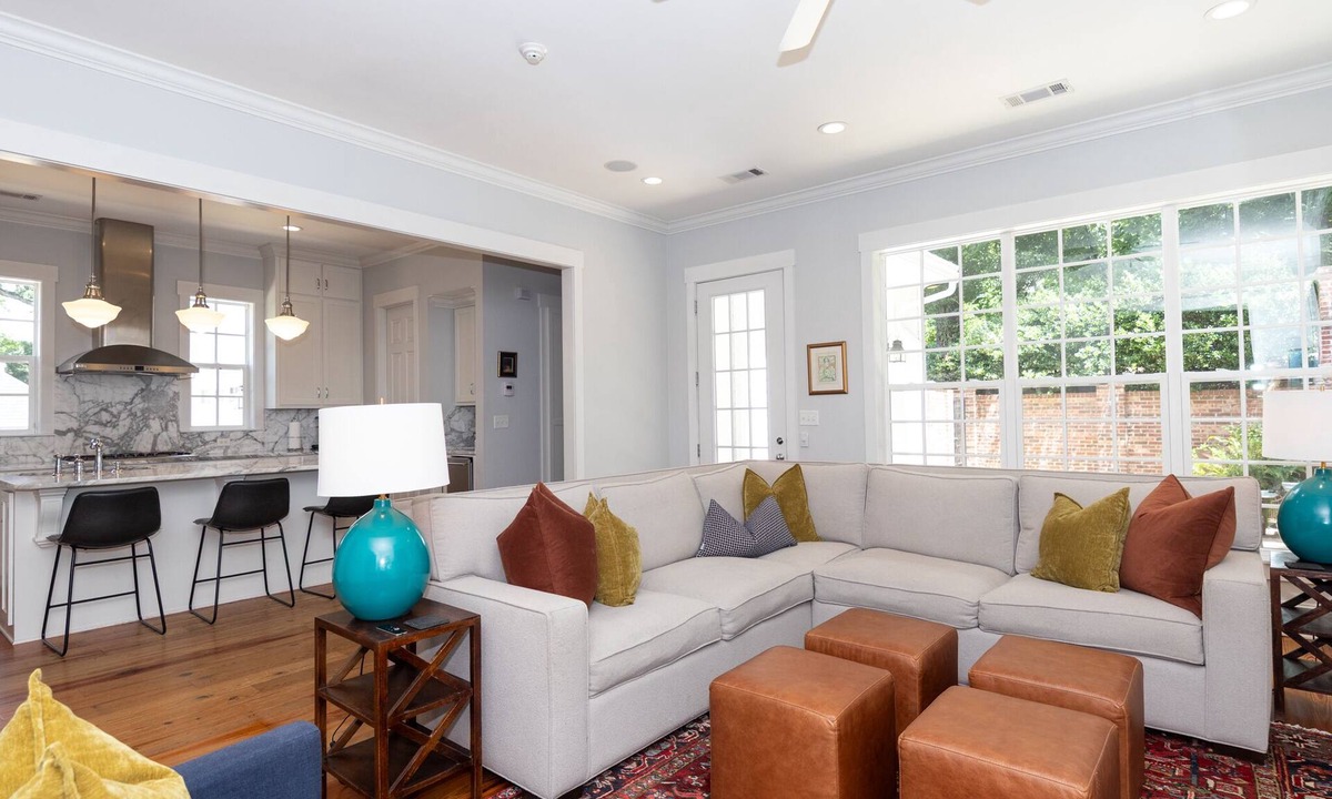 Oxford House | Walk to square and campus! Historic district downtown Oxford.