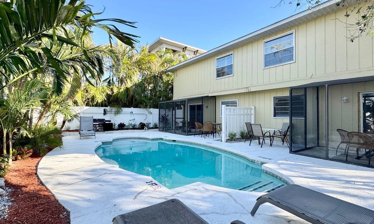 Siesta Key Condo | Walk to the Beach and More from this Fully Renovated Unit W/Heated Pool
