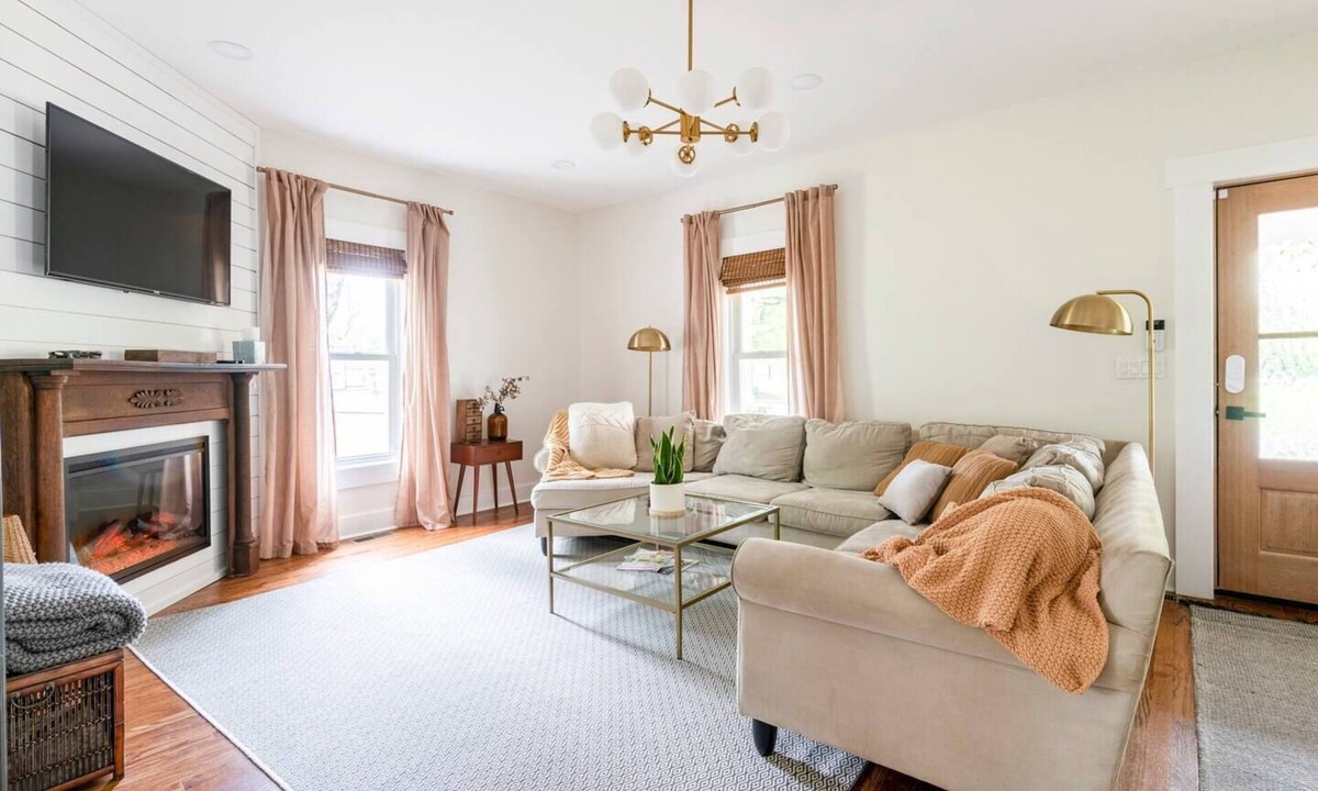 Monteagle House | Walkable Cottage with a Fire Pit