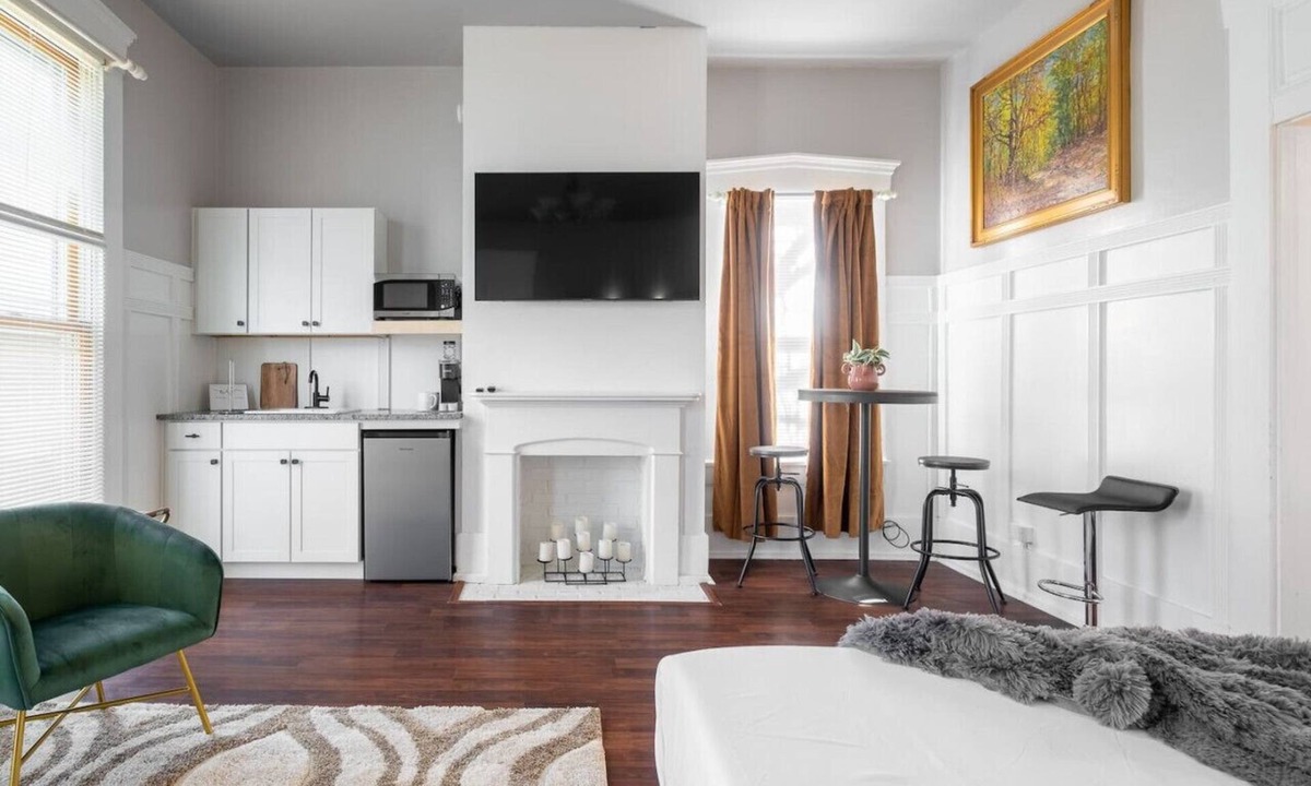 Columbus Villa | Walkable Downtown Getaway (FREE Bikes to use)