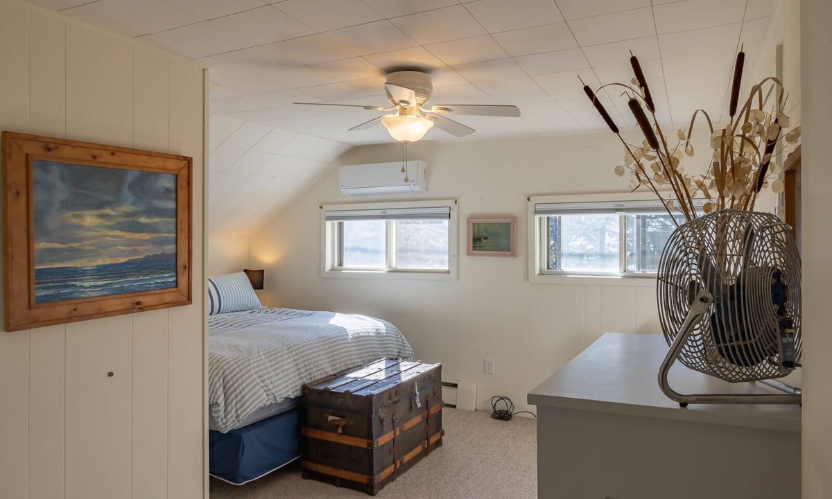 Pentwater House | Walking distance to town, beach & marina.