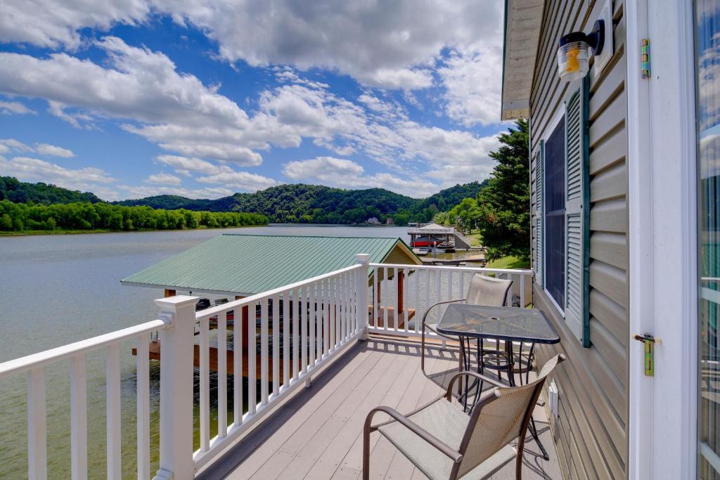 Draper Apartment | Waterfront Deck w/Mtn View! Claytor Lake Retreat