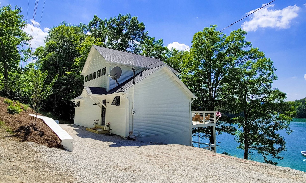 Maynardville House | Waterfront gem on Norris Lake w/dock, sunset lake views, decks, and firepit