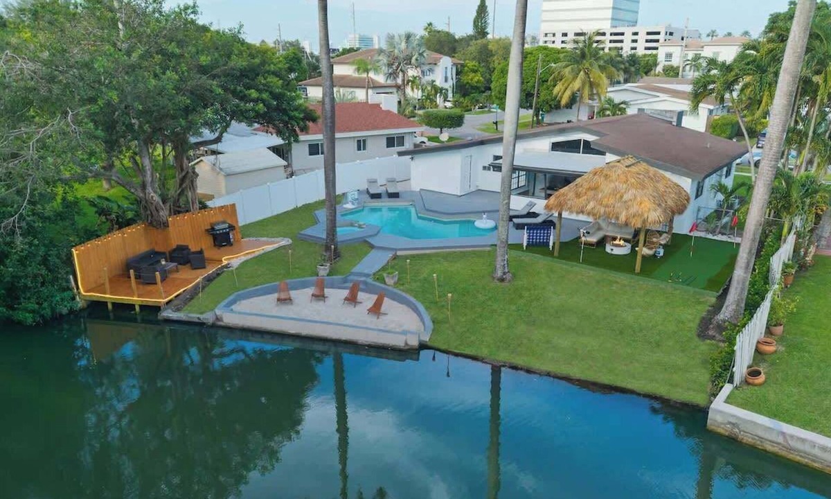 Ojus House | Waterfront House Arcades, Tiki & Firepit, Golf