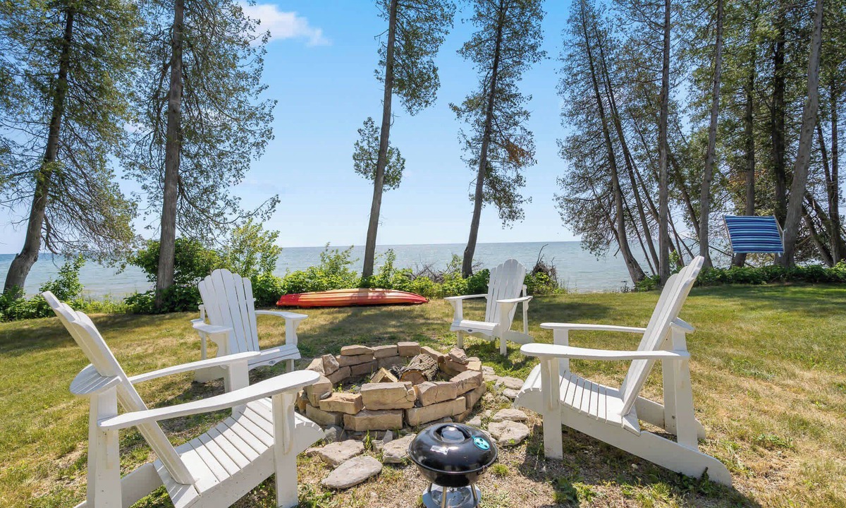 Sister Bay House | Waterfront Lake Michigan Tranquility Bay Getaway