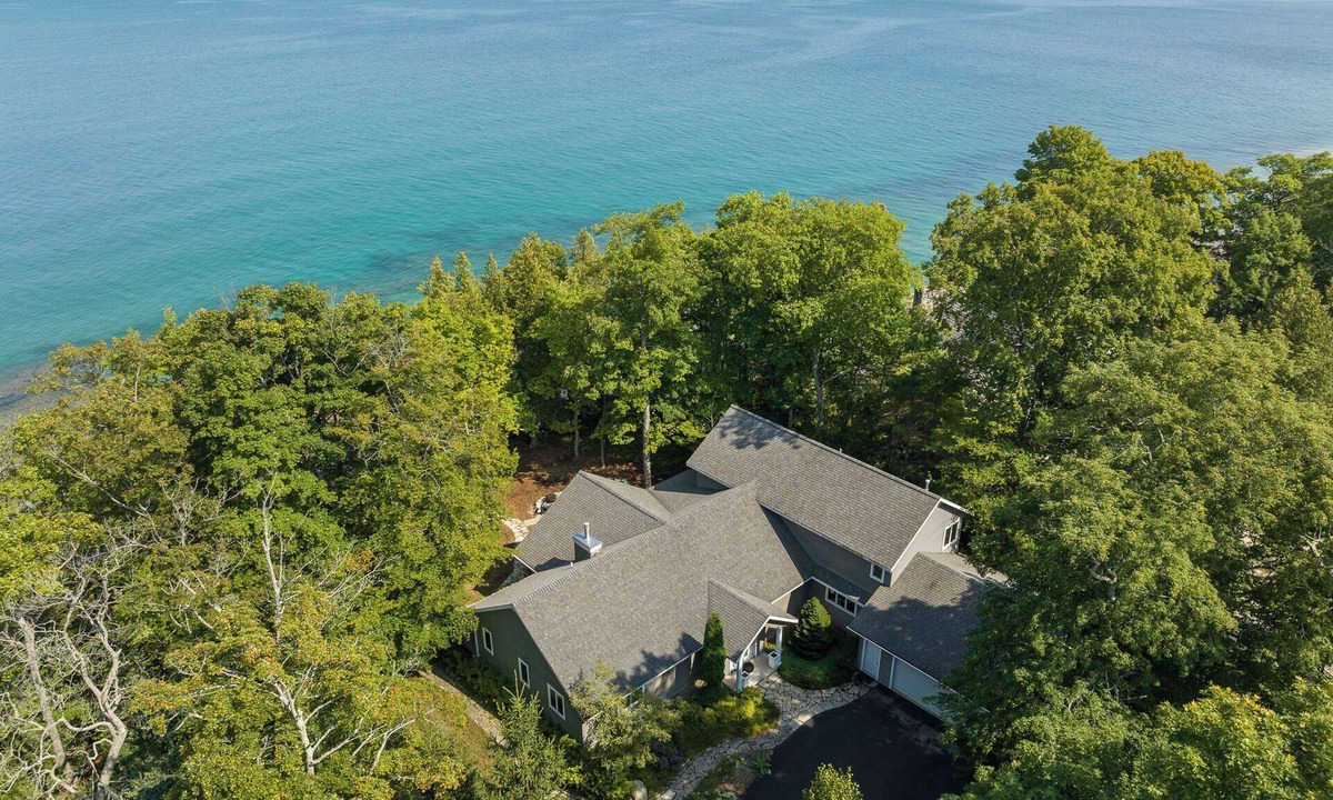 Sturgeon Bay House | Waterfront Luxury on Lake Michigan ~ Game Room ~ Fire Pit ~ Crystal Cove