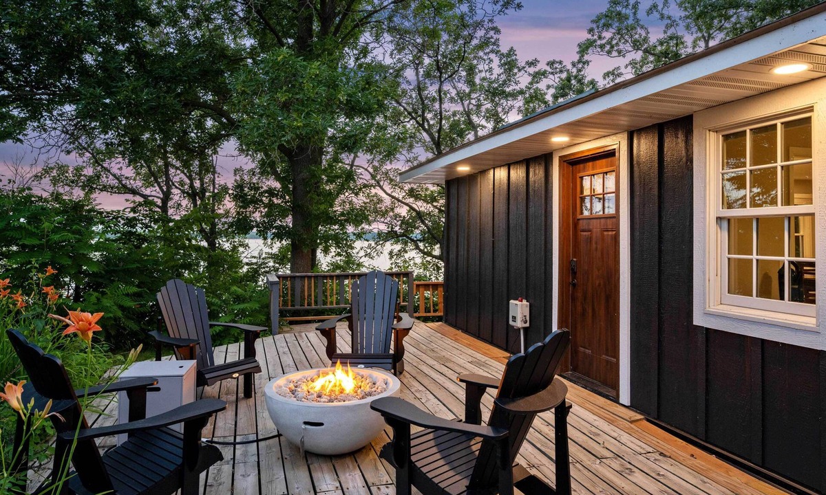 Maple Lake Cabin | Waterfront Maple Lake Cabins w/Private Beach!