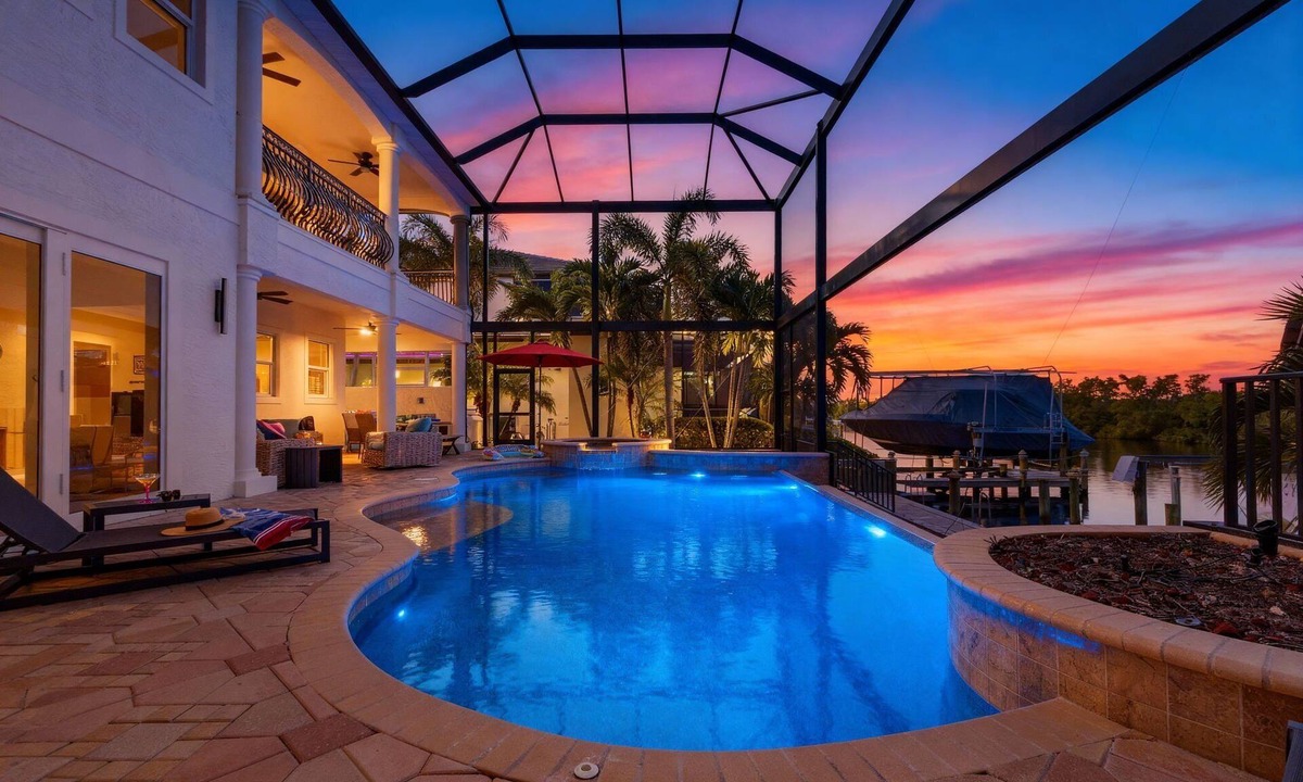 Peninsula Point House | Waterfront, Sunset Pool, Theater Room, Dock & Kayaks - Sunset Shore on 28th - Roelens