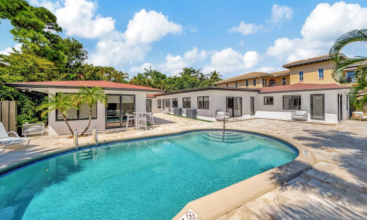 Coral Ridge Apartment | Waterfront Unit #2 20 Min Walk to Beach, Shops and Restaurants