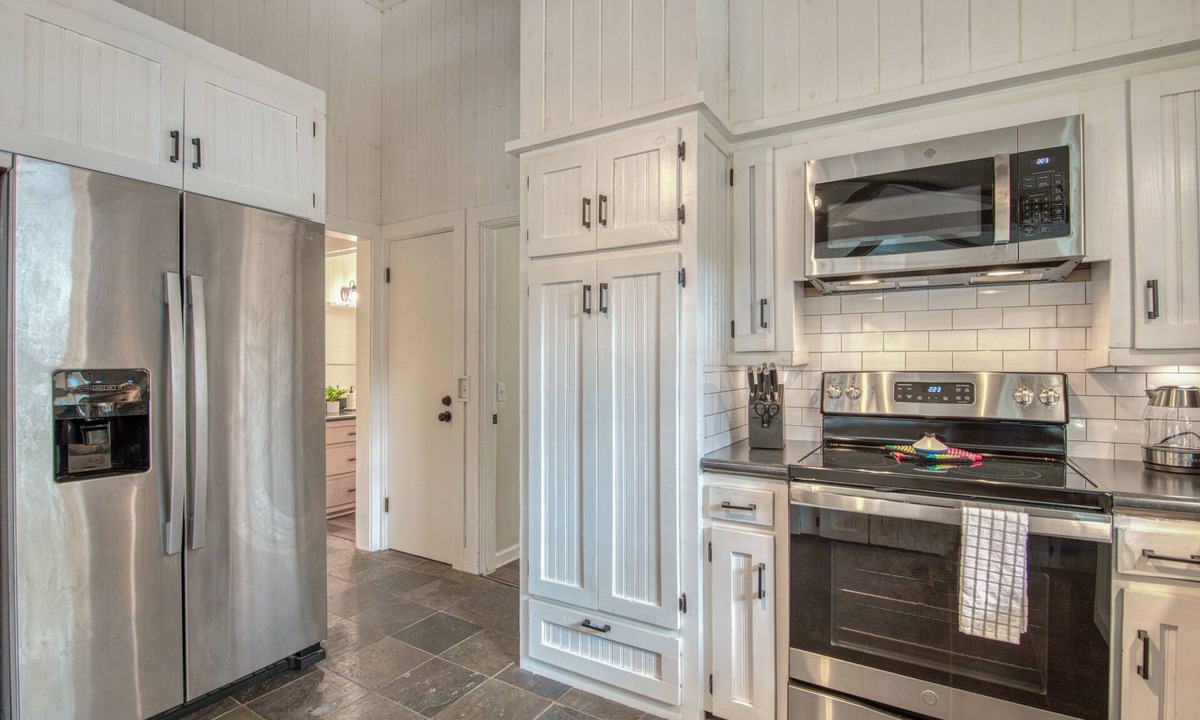 Franklin House | Waterfront wonder with amazing views, firepit, foosball, grill & covered porch