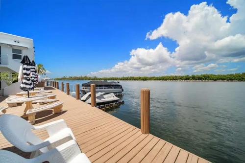 Hollywood Lakes Apartment | Waterside Studio w/King bed - Hollywood
