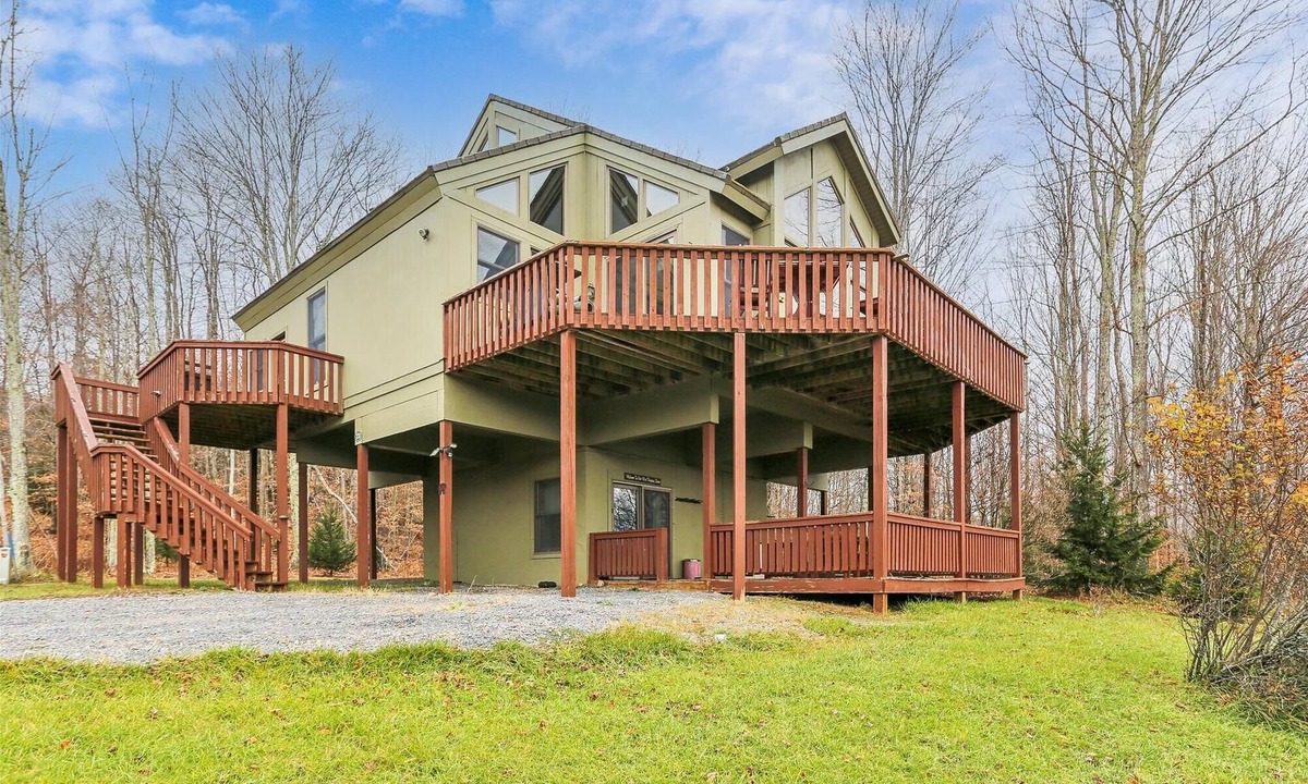 Davis House | Welcome to Chaleur et Lumiere-the chalet of warmth and light!