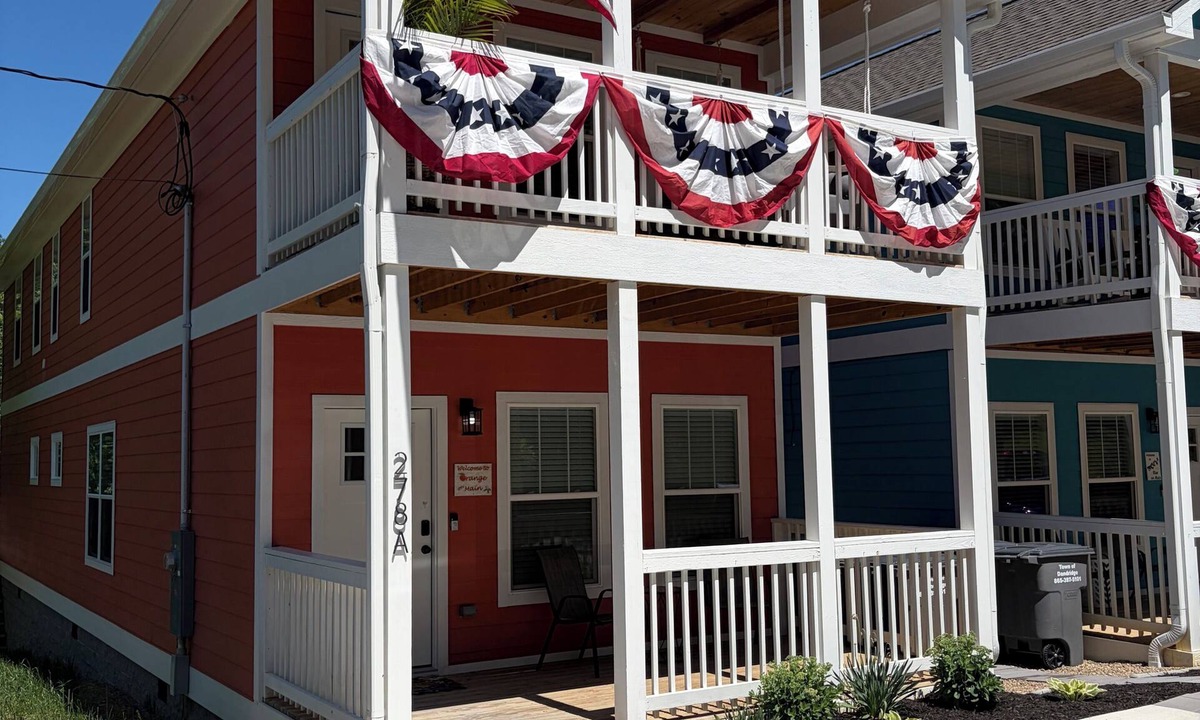 Dandridge House | Welcome to Orange On Main a brand new 3-bed 3 bath house in Dandridge TN