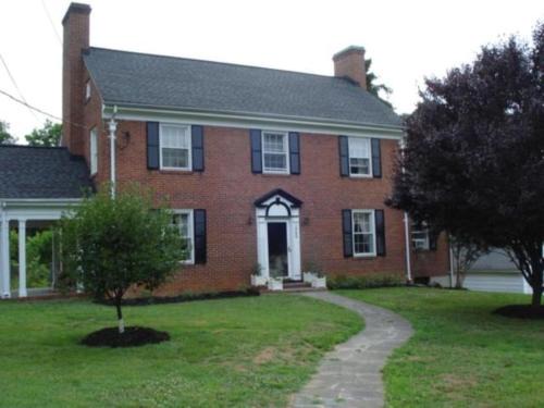 Lynchburg House | Welcome to your private cozy room #2 near LU, Stadium & general hospital