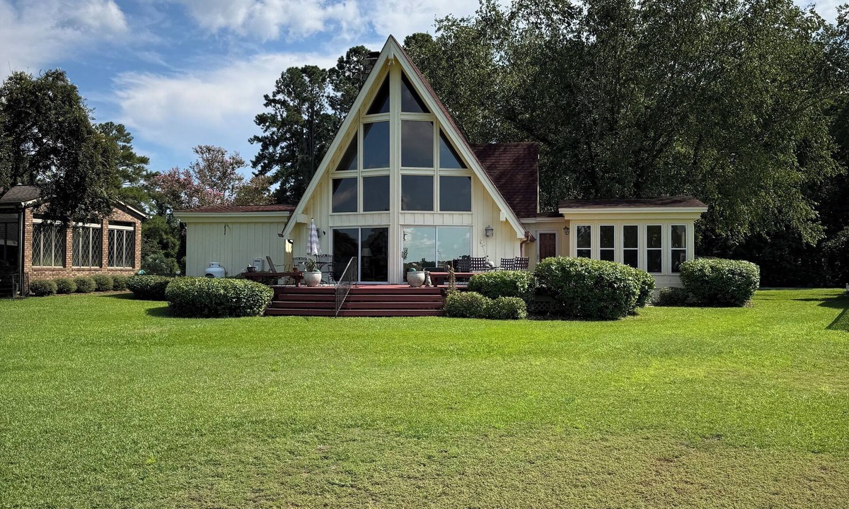 Summerton House | Well-Equipped Lakefront Home on a Large Lot with Dock Access and Sunset Views