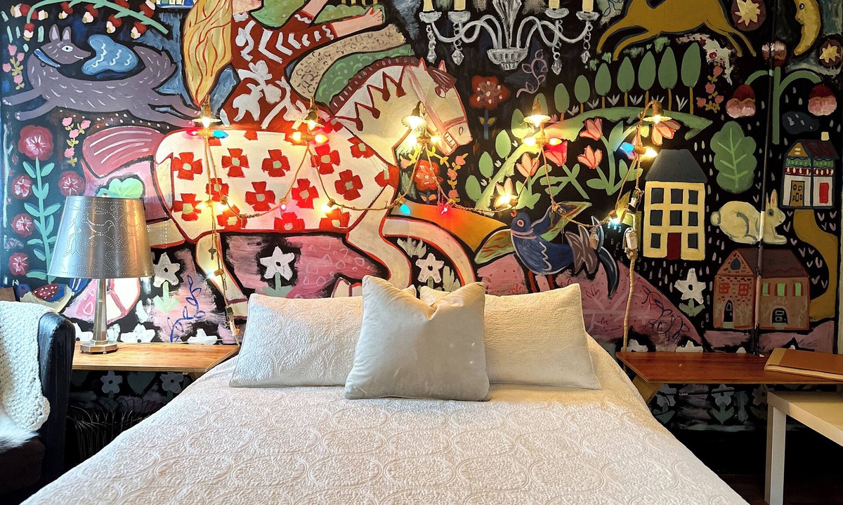 Winston - Salem House | West Salem Art Hotel: Artful Lodging and Lodging for Art.