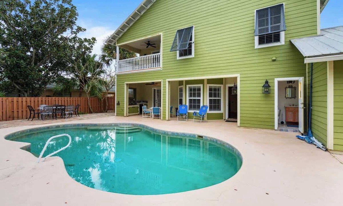 Melbourne Beach House | Whispering Waves: Pool, Bikes & Walk to Beach
