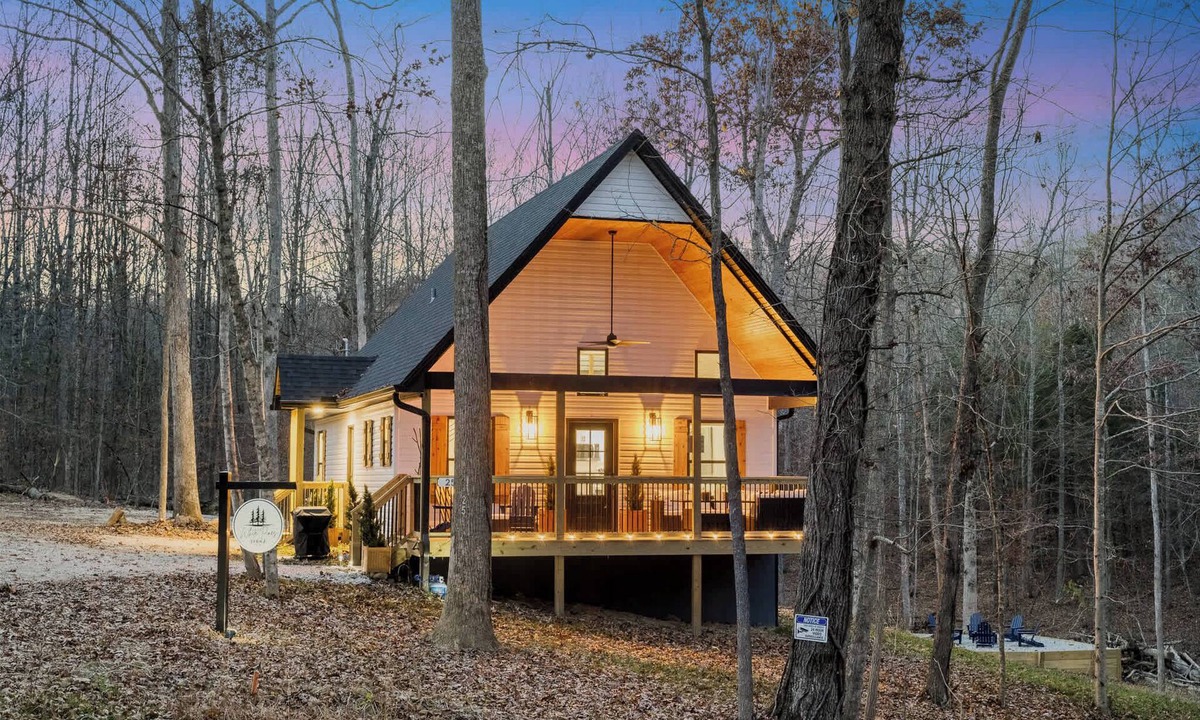 Clarkson House | White Pines Lodge | Sauna + EV Charger on Nolin