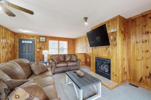 Ellijay House | Whitepath Lodge & Resort #B