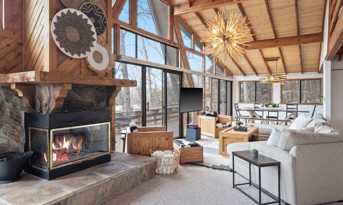 Innsbrook Ski Chalet | Whitetail Lakeside Retreat by Innsbrook Vacations!