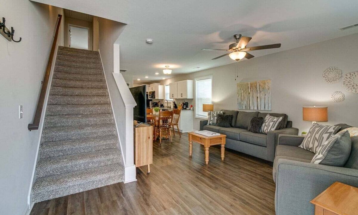 Clarksville Cottage | Whole Home 1010 Franklin St